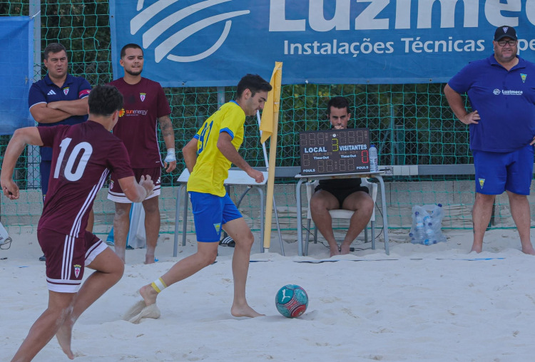Futebol de Praia enfrenta Vitória FC