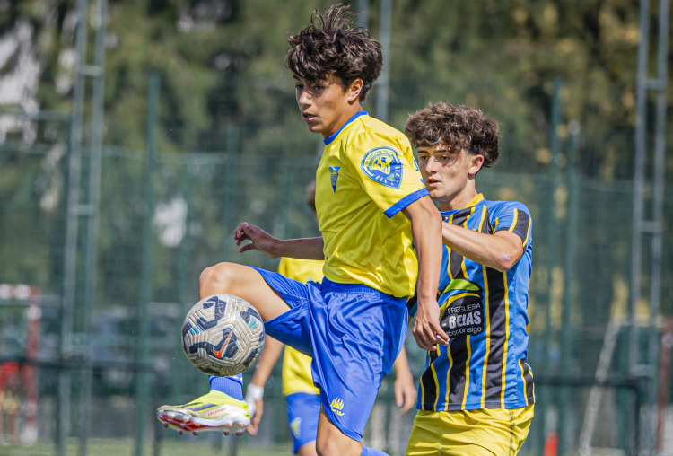 Juvenis alcançam vitória em Massamá com reviravolta