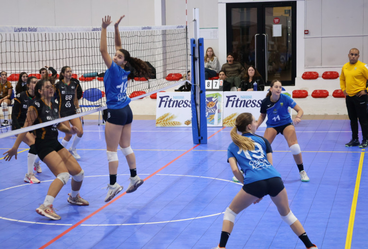Juvenis de voleibol feminino com encontro decisivo frente à Lusófona