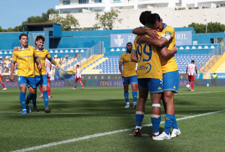 Estoril Praia conquista primeira vitória no campeonato