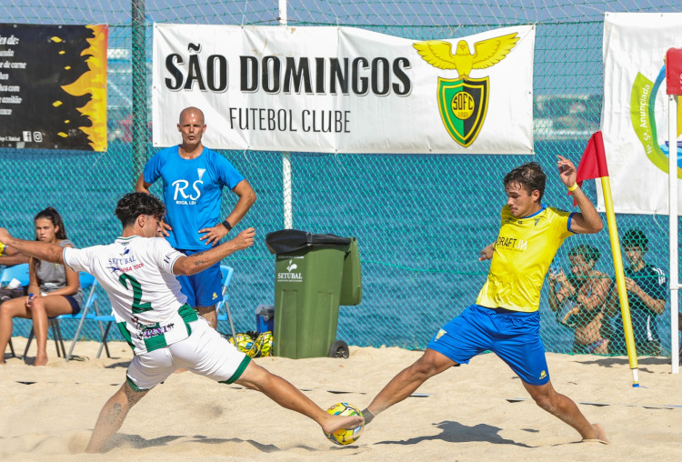 Futebol de praia termina campeonato frente ao líder