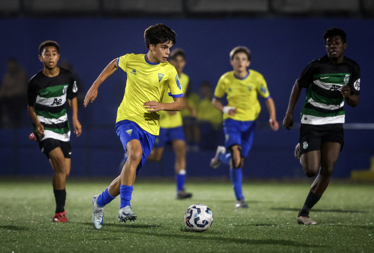 Iniciados estreiam-se com empate no Restelo