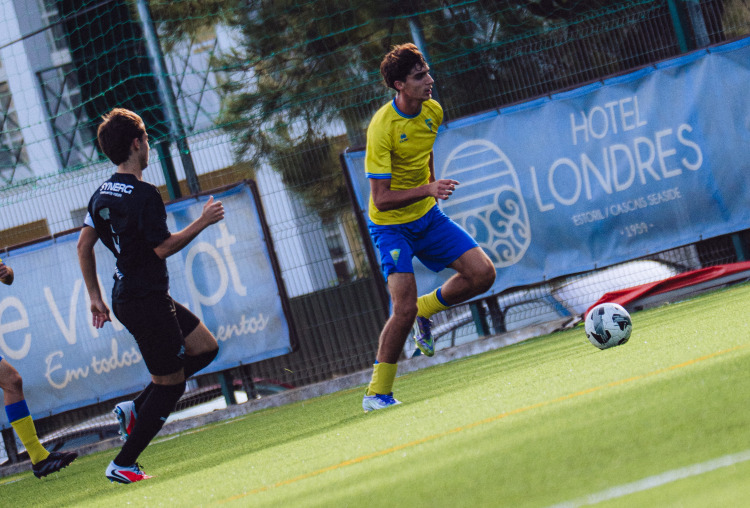 Sub-17 surpreendidos na Academia Estoril Sol
