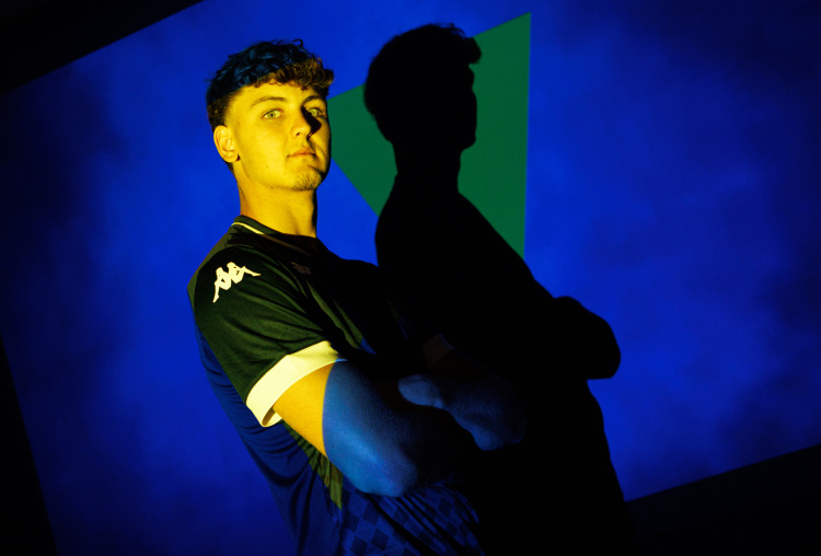 Fletcher Lowe mantém relação com o Estoril Praia por mais três temporadas