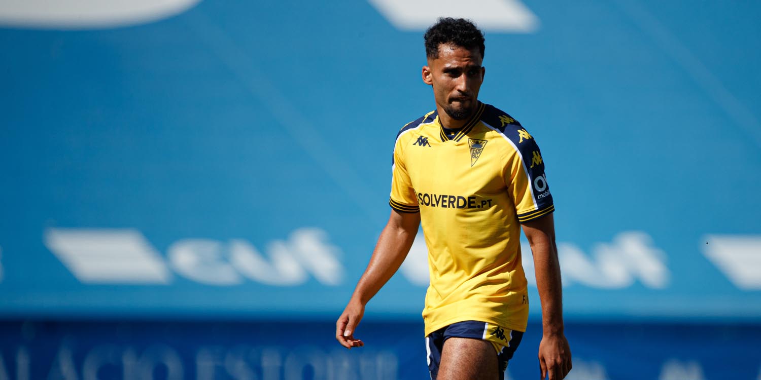 Estoril Praia e SC Braga acertam empréstimo de Rafik Guitane