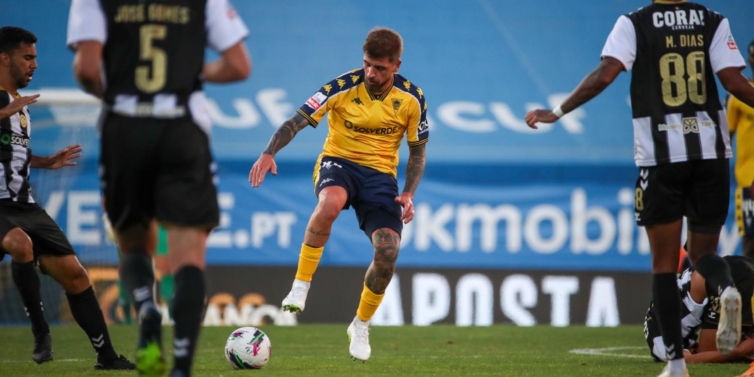 Vitória suada vale primeiros três pontos