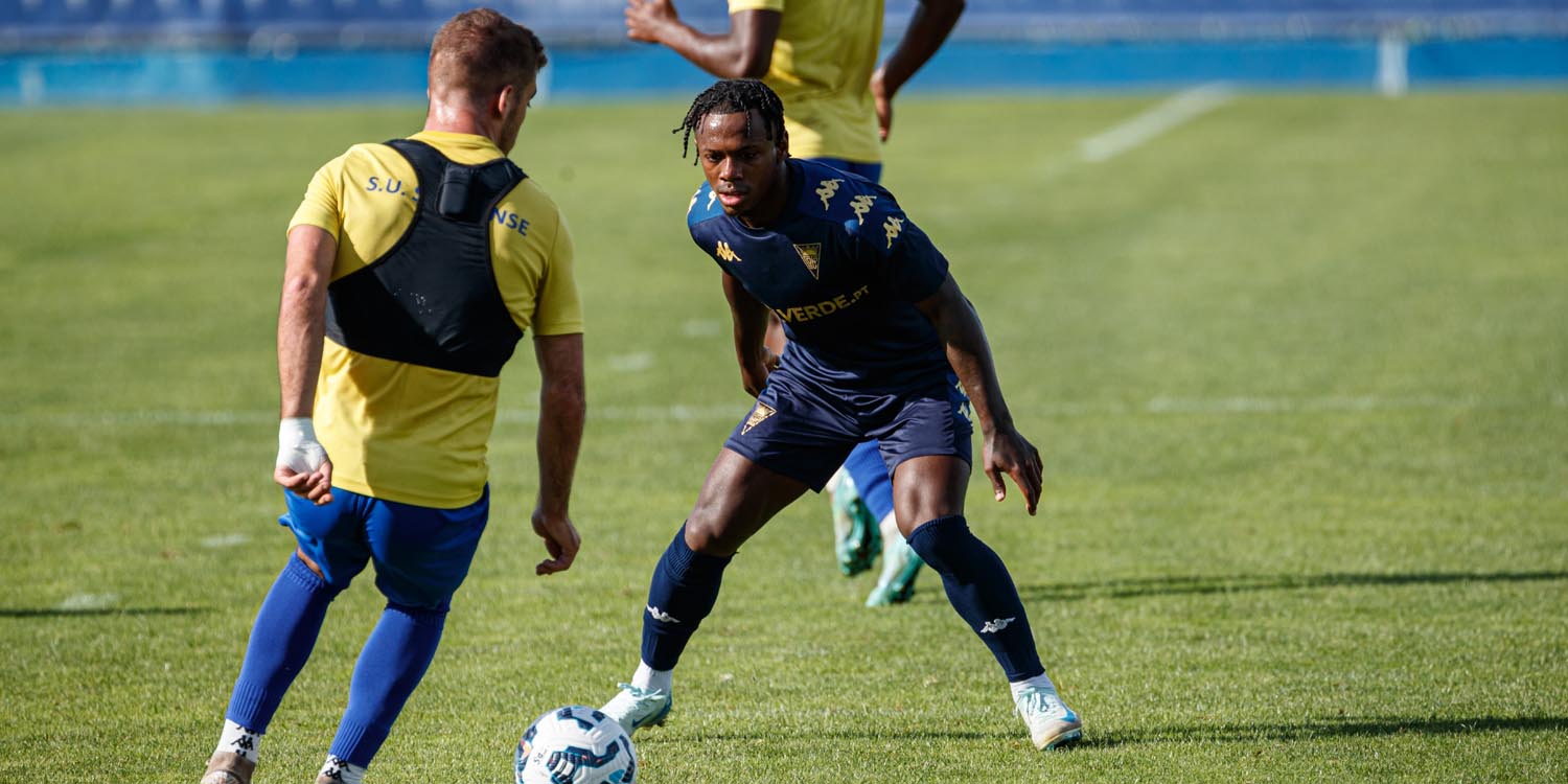 Jogo de treino com Sintrense termina com vitória estorilista