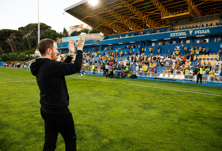 Ian Cathro é o terceiro treinador com melhor registo de pontos na primeira divisão com o Estoril Praia