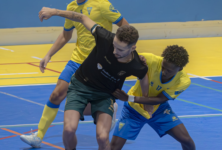 Futsal perde na Tojeira (2-0)