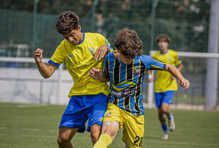 Juvenis continuam temporada no terreno vizinho do Real SC