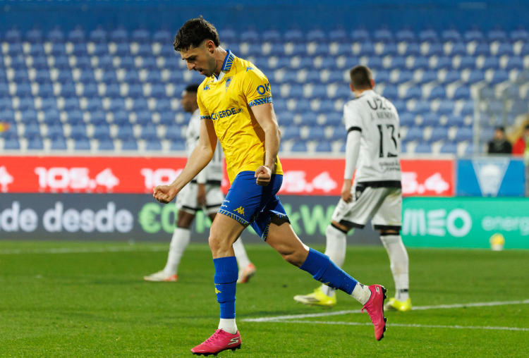 Alejandro Marqués de saída do Estoril Praia