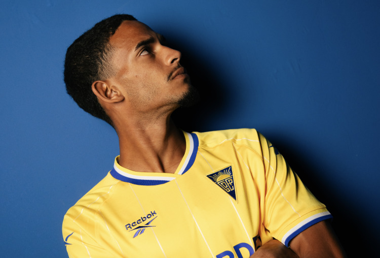 Gusttavo Sousa é reforço do Estoril Praia