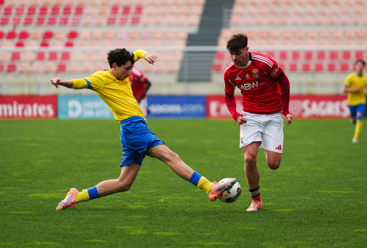 Juvenis derrotados na Academia Estoril Sol pelo SL Benfica