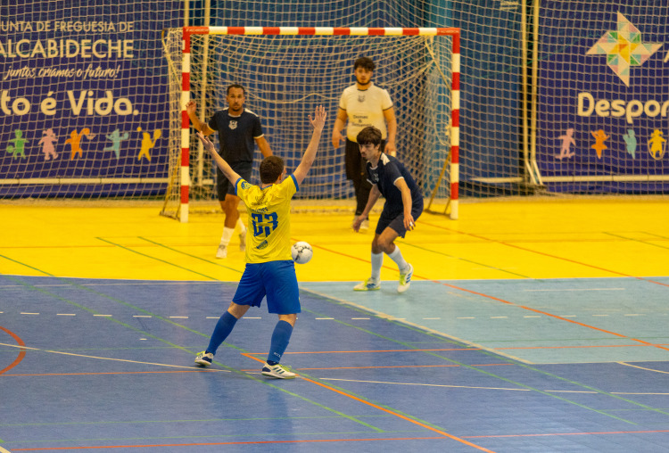 Estoril Praia supera Atibá (2-8)