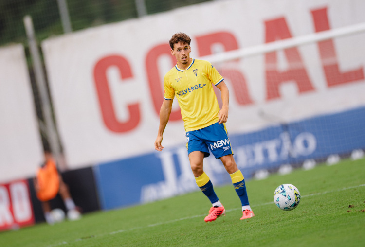 Estoril Praia chega a acordo com o Cádiz CF para a transferência de Jandro Orellana