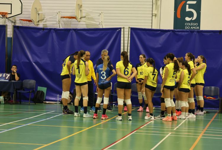 Juniores de voleibol feminino não tremem frente a Lusófona