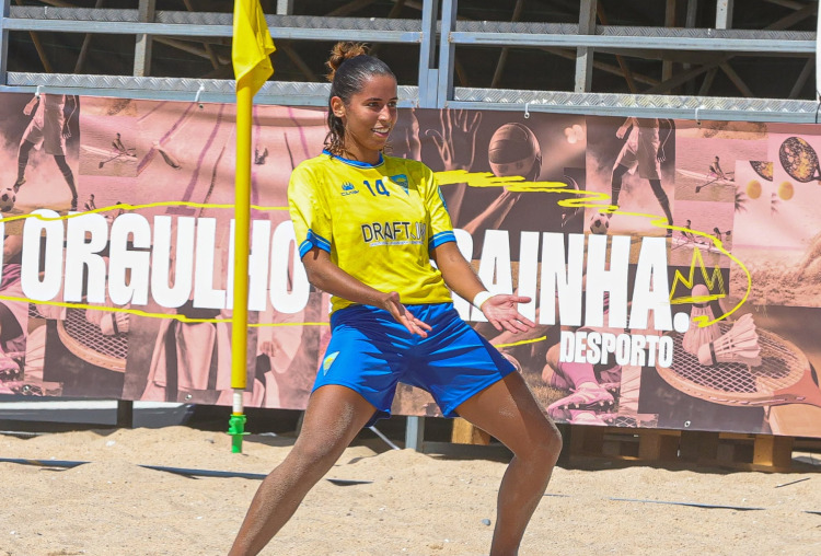 Estorilista Maitê Nascimento convocada para a seleção nacional de futebol de praia