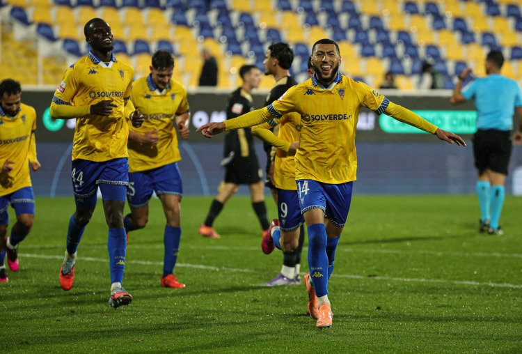 Crónica: Futebol Champanhe para brindar ao ano novo