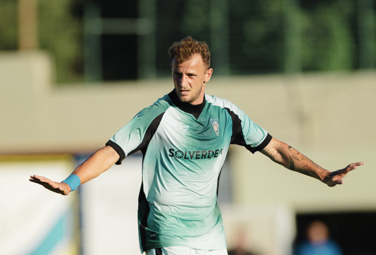 Estoril Praia e Torpedo Kutaisi chegam a acordo por Nodari Lominadze