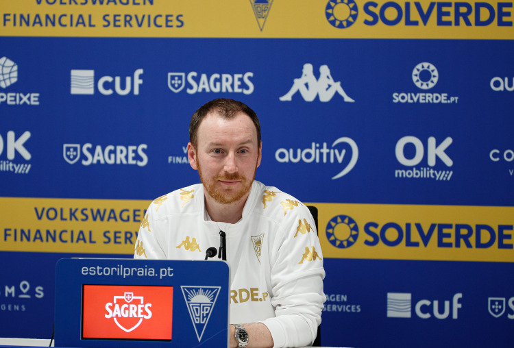 Ian Cathro destaca caminho de crescimento do Estoril Praia nas últimas duas épocas na antevisão do jogo com o SL Benfica