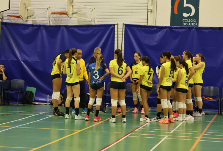 Juniores de voleibol feminino garantem fase final em jornada dupla