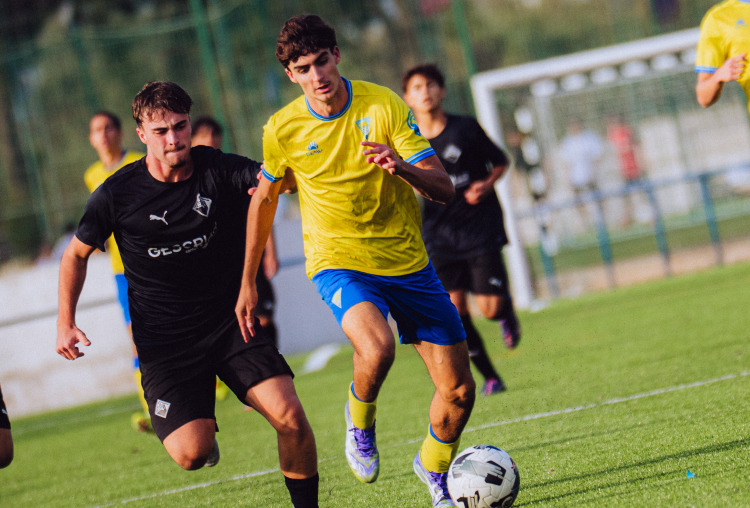 Juvenis com vitória importante em Alverca juntam-se ao pelotão do meio da tabela