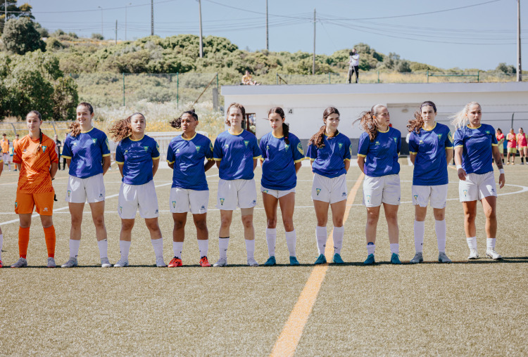 Juniores femininas podem decidir subida no domingo