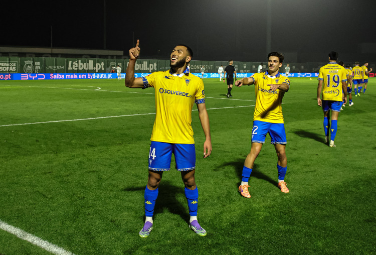 Crónica: Tsunami amarelo em Vila do Conde