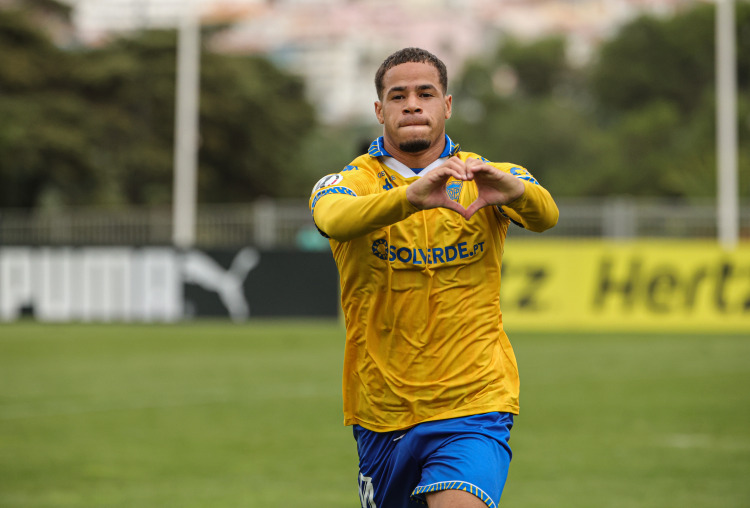 Crónica: Esforço canarinho vale recompensa no final