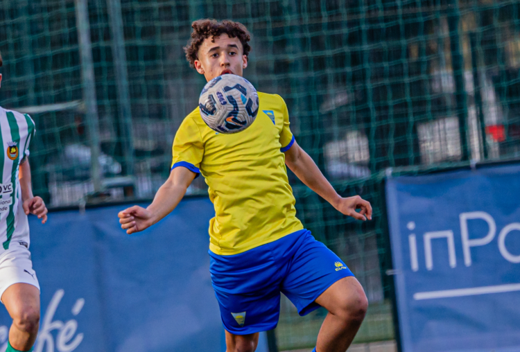Juvenis com receção frente ao CD Feirense
