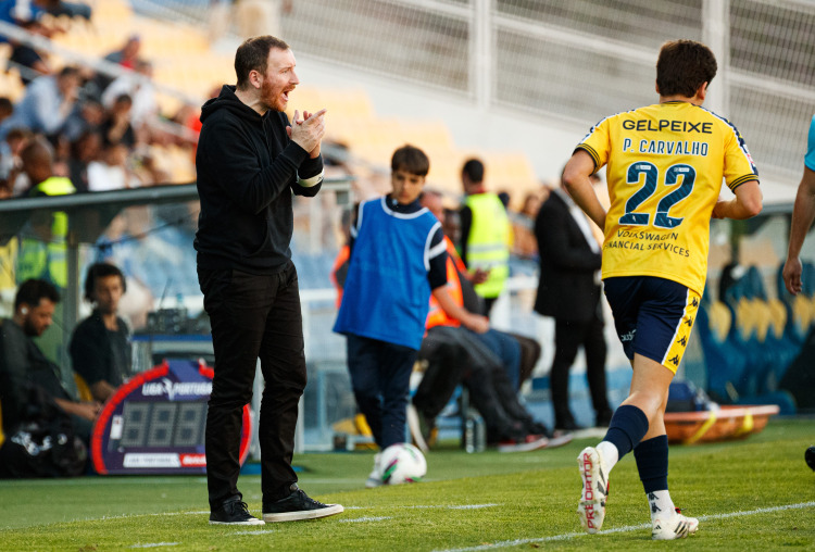 Ian Cathro realça crescimento e ambição da equipa