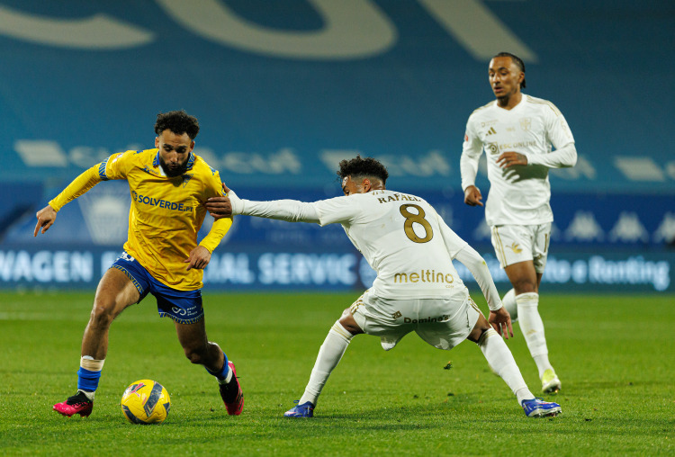 Crónica: Nulo entre canários e gansos