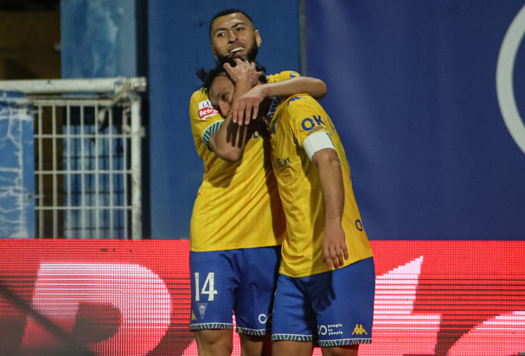 Crónica: Em terra de canário, não há galo que voe