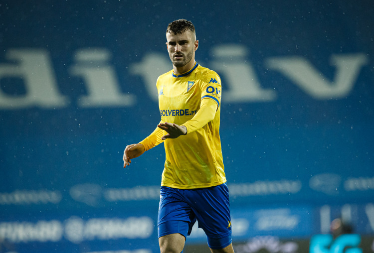 Estoril Praia acorda transferência de Raúl Parra para a Malásia