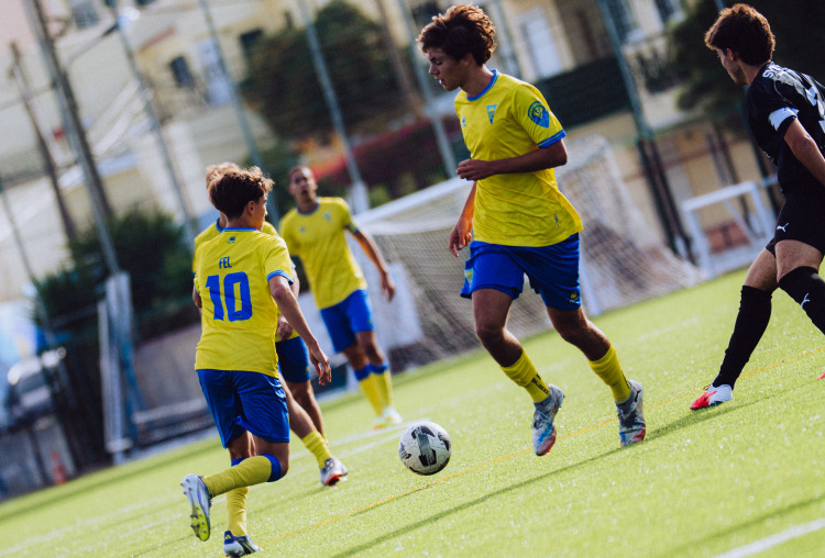 Juvenis tentam assalto ao sexto lugar na visita a Alverca