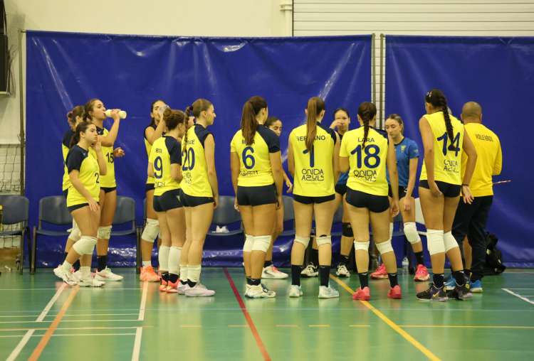 Juniores de voleibol feminino visitam Pelamora SC