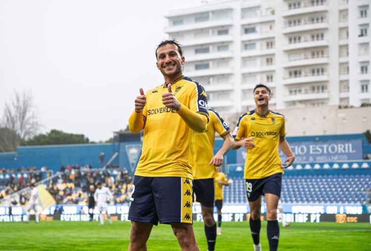 Exibição mágica regada com classe vale triunfo sobre Vitória SC