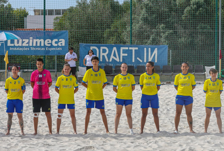 Futebol de praia feminino com vitória sobre ADRC Vasco da Gama no prolongamento