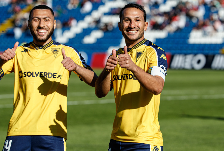 Bravos estorilistas presenteam adeptos com vitória nos Açores