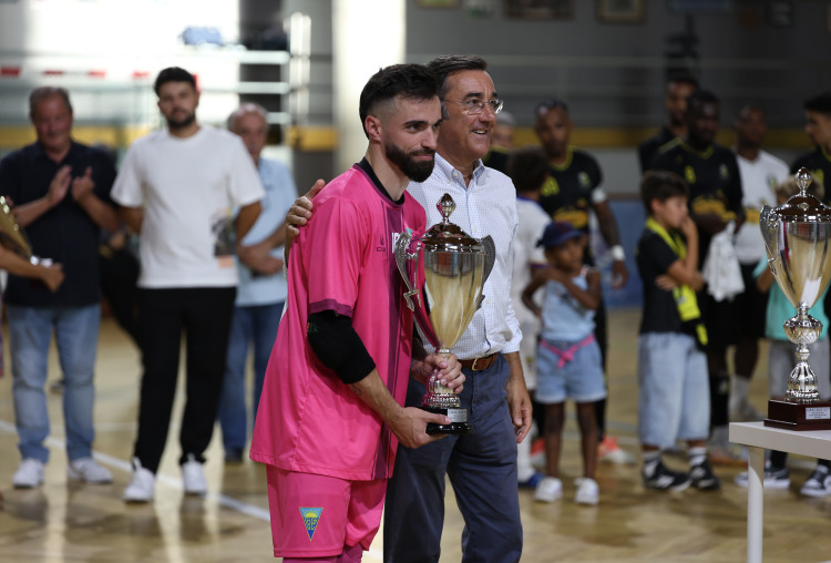 Futsal quase causa sensação e termina Taça de Cascais em segundo lugar