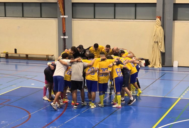 Seniores de futsal goleiam no derby de início de campeonato