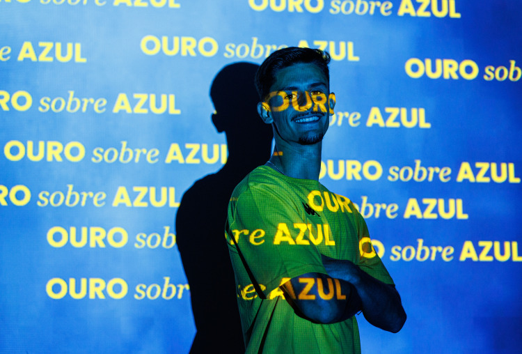 Luís Gomes assina pelo Estoril Praia