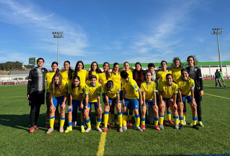 Juvenis femininas vencem Torreense em duelo de líderes
