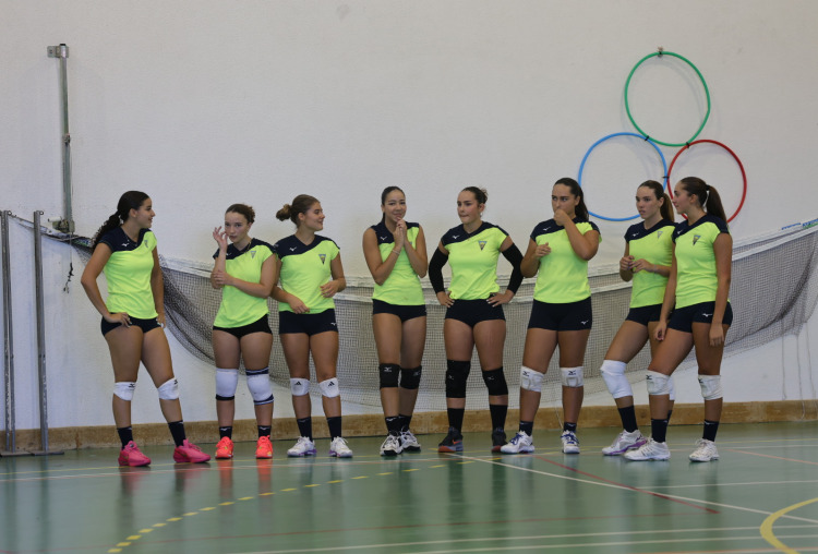 Juniores de voleibol feminino voltam às vitórias