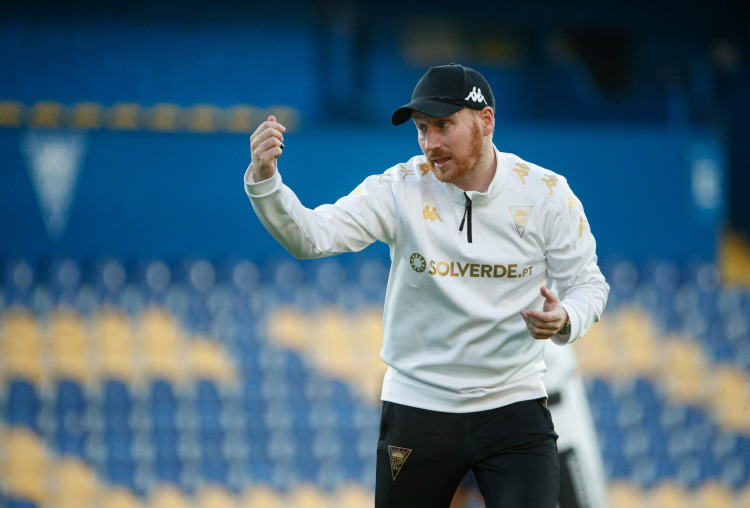 Ian Cathro antevê bom jogo de futebol em Guimarães