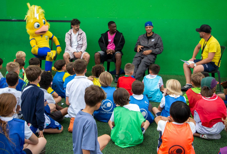 Jordan Holsgrove, Antef Tsoungui e Khayon Edwards visitam IPS British International School Cascais