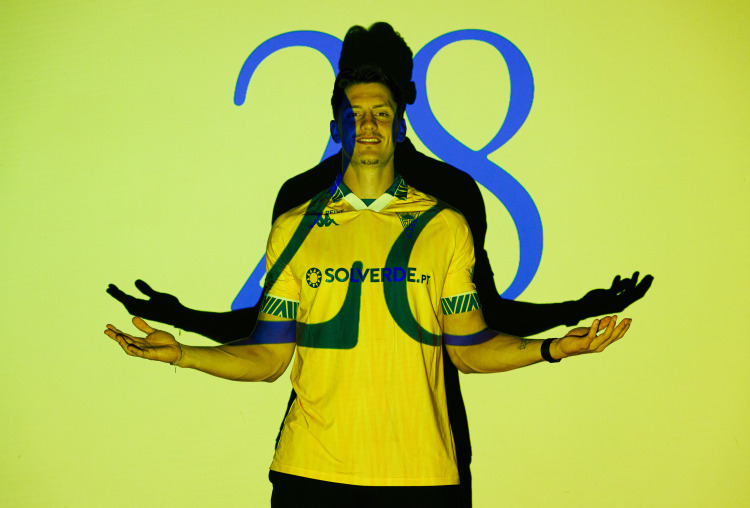 Felix Bacher continua no Estoril Praia até 2028