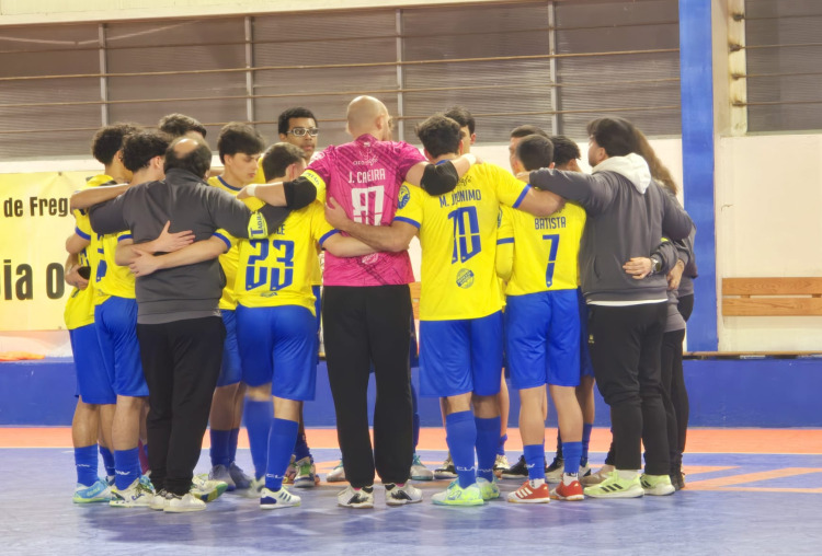 Futsal com vitória expressiva fora (1-9)