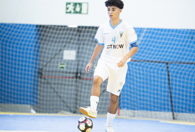 Juvenis de futsal entram a ganhar no campeonato