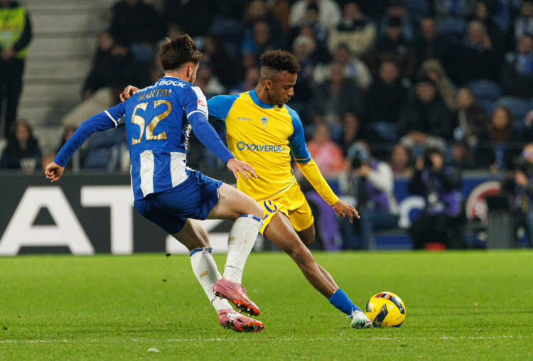 Bilhetes para sócio do Estoril Praia para o jogo com o FC Porto já à venda